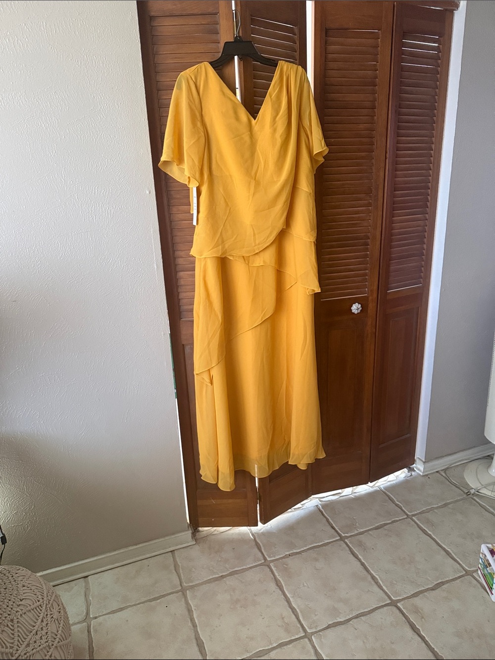 Elegant Yellow Layered V-Neck Women's Dress